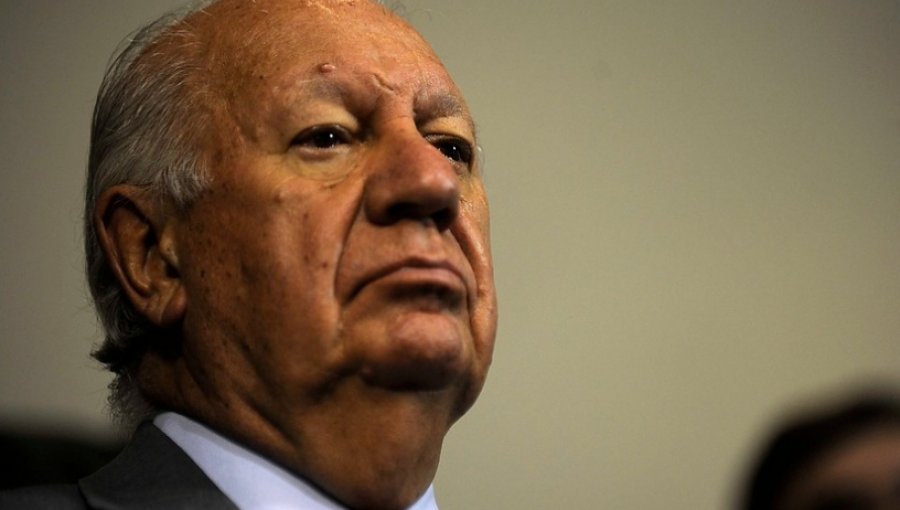 Políticos se manifiestan a través de redes sociales tras decisión de Ricardo Lagos