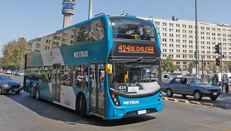 Trasantiago: Nivel de evasión disminuye tras implementación de buses de 2 pisos