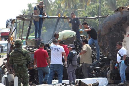 Choque de Bus con camión cisterna deja al menos 24 muertos en sur de México