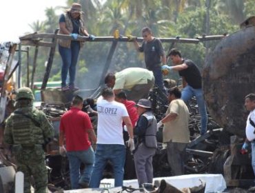 Choque de Bus con camión cisterna deja al menos 24 muertos en sur de México