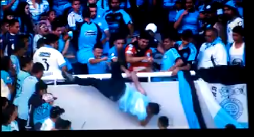 Video: Hincha de Belgrano de Córdoba muere tras ser lanzado desde la gradería