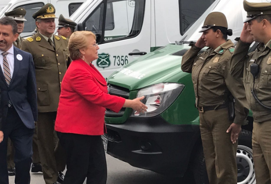 Bachelet defiende a Carabineros: “No permitiremos que se pierda la confianza en la institución"