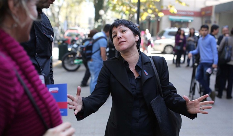 Pese a rumores, Javiera Parada anuncia que seguirá en Revolución Democrática