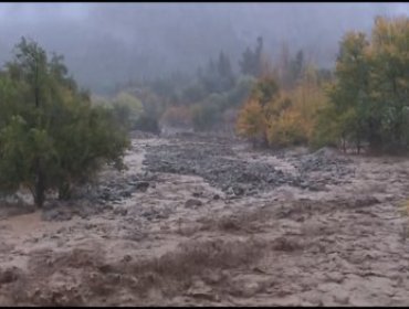 Emergencia total se vive en San José de Maipo: Corte de caminos y salidas de caudal