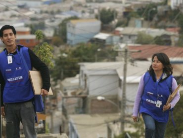 El insólito cartel que colgó una familia para esperar a un censista en Viña del Mar