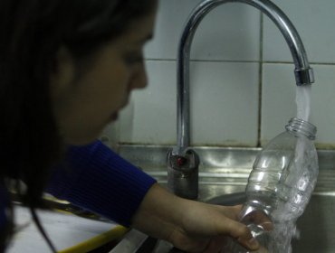 Aguas Andinas informó que el 100% de la población tiene agua potable