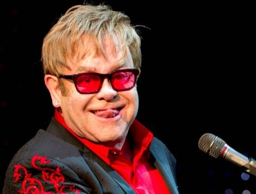Elton John suspende conciertos y es internado en Reino Unido tras su paso por Chile