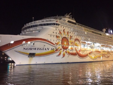 Crucero de turistas llega por primera vez al puerto de San Antonio