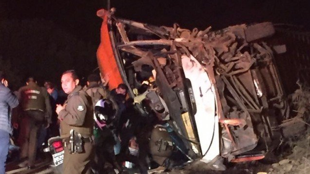 Bus volcado deja más de 20 personas lesionadas en Lo Barnechea