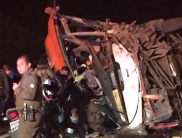 Bus volcado deja más de 20 personas lesionadas en Lo Barnechea