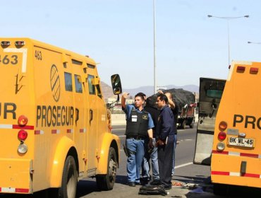 Insólito: Camión de Prosegur botó bolsa con dinero en plena Costanera Norte