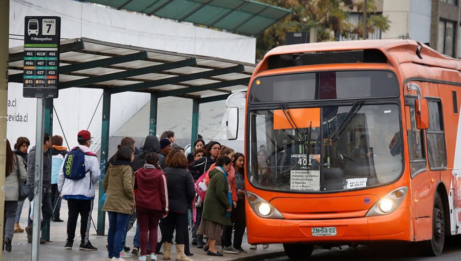 Habrá fiscalizadores a bordo de buses del Transantiago para evitar evasión