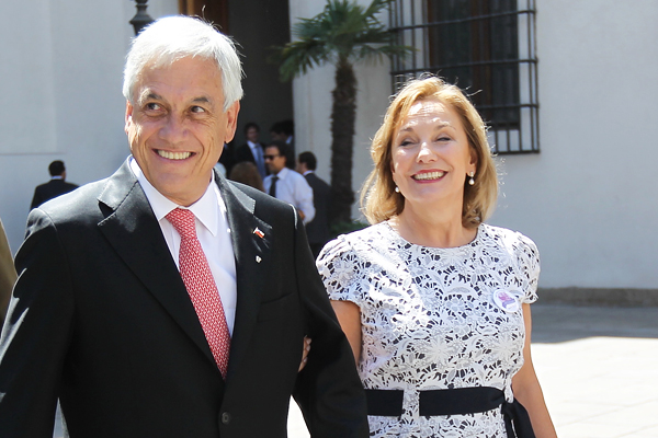 Piñera anuncia retiro de sociedades y Cecilia Morel se une a fideicomiso ciego voluntario