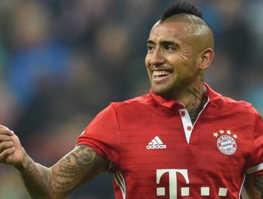 Arturo Vidal se luce cantando con Ribery en el camarín del Bayern