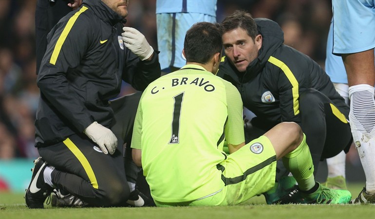 Guardiola confirma que Bravo no verá más acción esta temporada por lesión