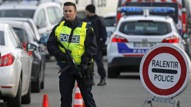 Detienen en París a yihadista armado en las cercanías de una base militar