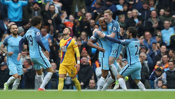 Premier League: El Manchester City goleó y se mantiene en puestos de Champions