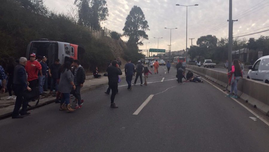 Grave accidente en Ruta Viña-Quilpué: Bus vuelca y deja al menos un fallecido