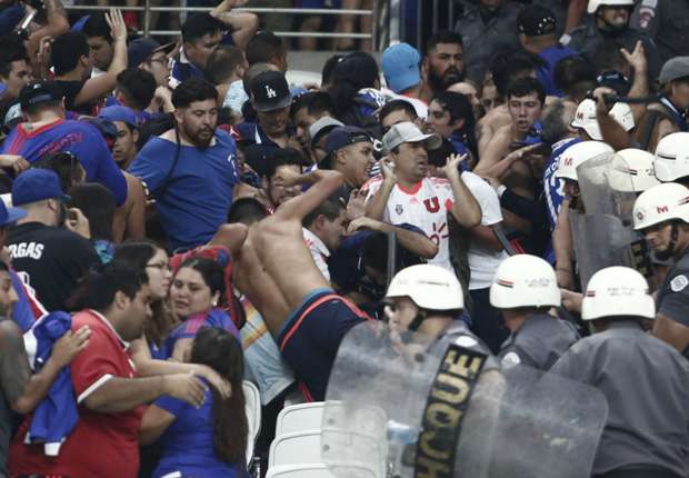 Conmebol confirma sanción a la U tras desmanes ocurridos en Brasil