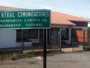 Destituyen a directorio de Bomberos de Coronel por millonario cobro de incendio