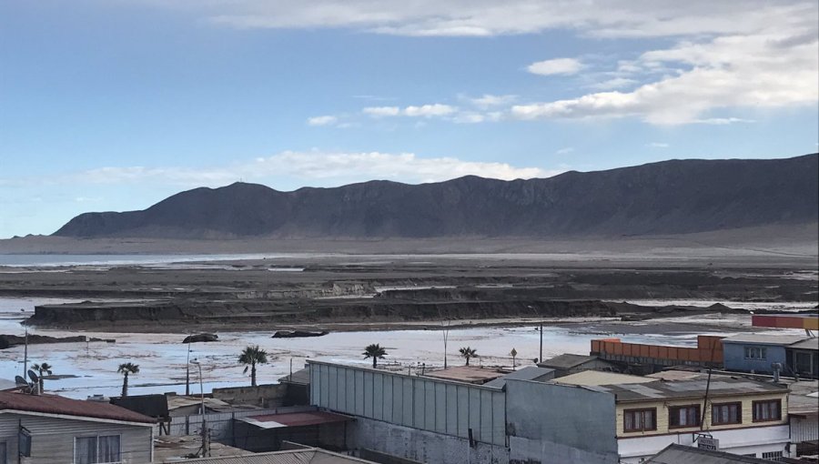 Impresionantes imágenes de Chañaral: Ciudad divida en dos tras desborde de río Salado