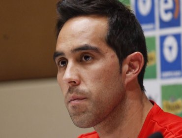 Claudio Bravo apoya a Dominique Lattimore tras sufrir ataques racistas