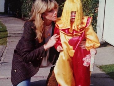 La divertida foto de Kel Calderón y su madre que recordaron en redes sociales