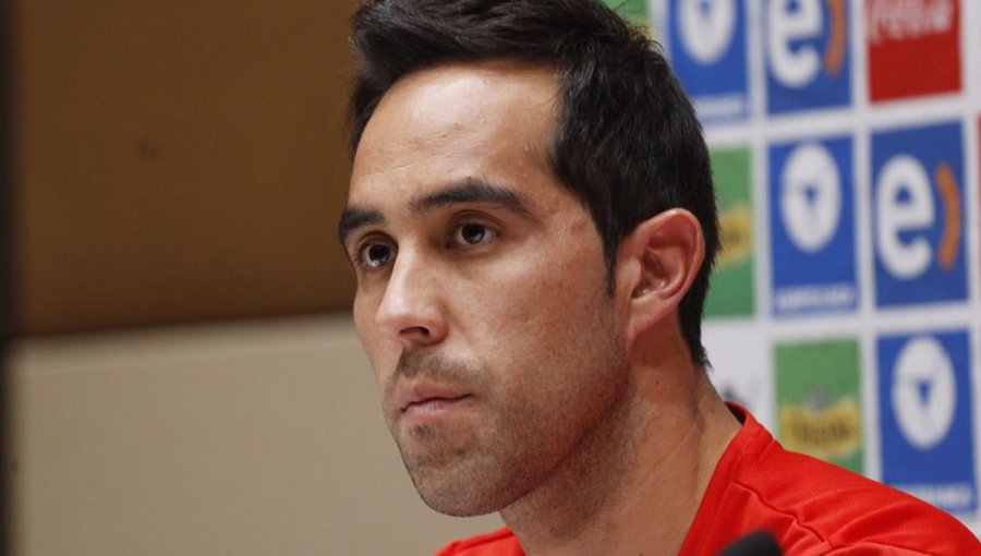 Claudio Bravo apoya a Dominique Lattimore tras sufrir ataques racistas