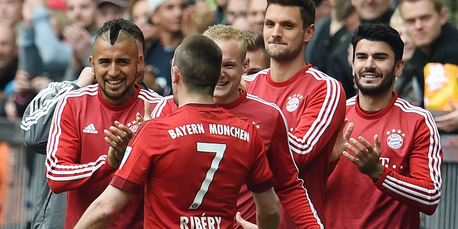 Ribery se burla de foto donde Vidal aparece desnudo y envuelto en la bandera chilena