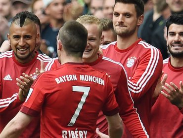 Ribery se burla de foto donde Vidal aparece desnudo y envuelto en la bandera chilena