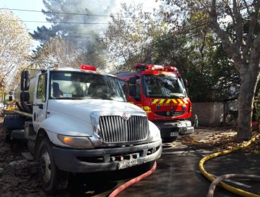 Mujer muere atrapada por las llamas en incendio de Villa Alemana