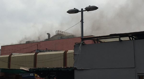 Incendio en local provoca evacuación en mall ubicado en centro de Santiago