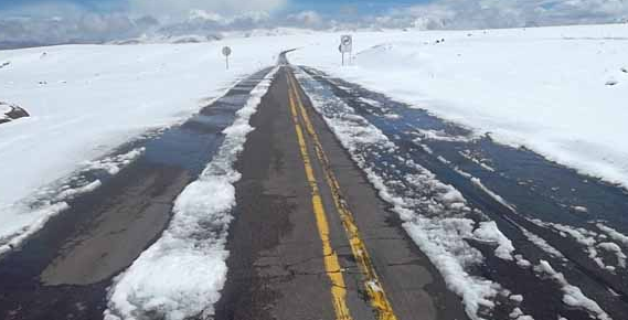 Más de 40 pasajeros se encuentran atrapados en el Paso Jama por condiciones climáticas