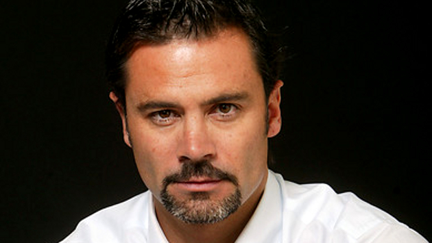 Así luce actor de Mega personificando a Felipe Camiroaga para nueva serie del canal