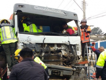 Personas quedan atrapadas tras violenta colisión de camiones en Cartagena