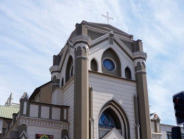 Hombre rayó con spray fachada en la Iglesia de la Gratitud Nacional