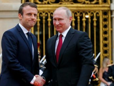 Macron se reúne por primera vez con su homólogo de Rusia Vladimir Putin