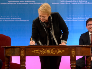 Presidenta Bachelet promulga ley que tipifica un nuevo delito de maltrato