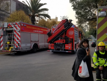 Trabajador queda atrapado tras derrumbe de edificio en construcción en Ñuñoa