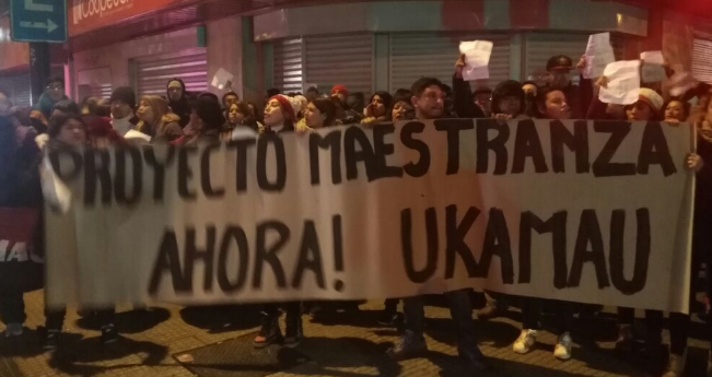 Manifestantes del Movimiento Ukamau realizaron nueva protesta en la Alameda