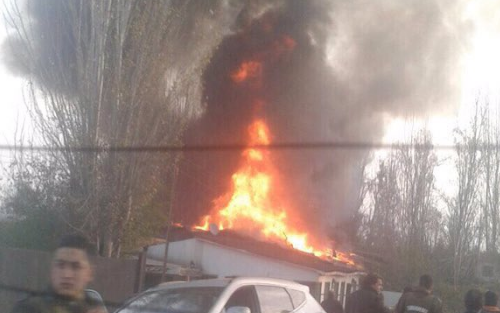 Violento incendio se registró en fábrica de cilindros de gas en Calera de Tango