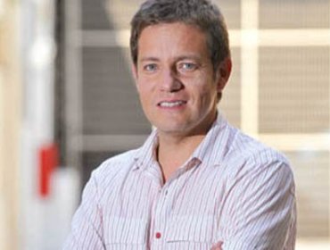 Pablo Zúñiga sufre doloroso accidente en pleno despacho del “Muy Buenos Días”