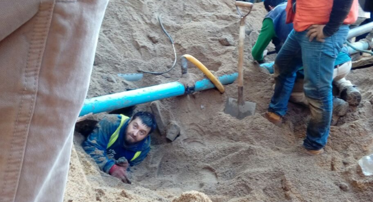 Trabajadores quedan atrapados tras deslizamiento de tierra en obra en Viña del Mar