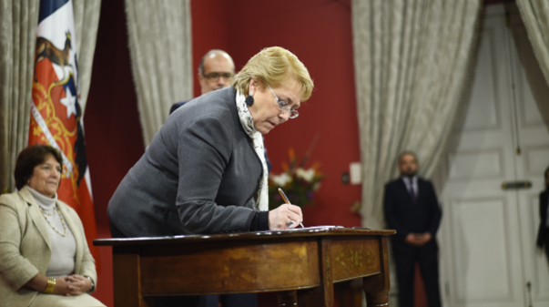 Presidenta Bachelet firma proyecto para fortalecer las universidades estatales