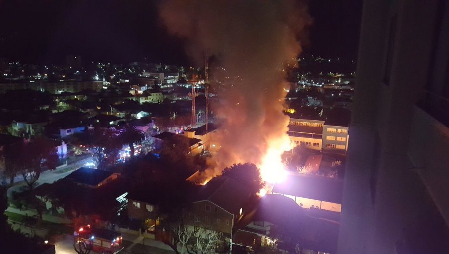 Incendio afectó a Hogar de Ancianos en Quilpué: 26 personas fueron evacuadas