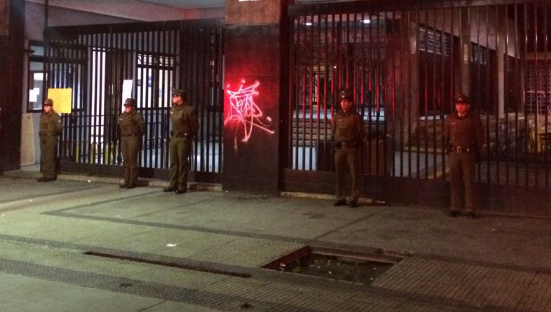 Carabineros desaloja toma sin estudiantes en el Instituto Nacional