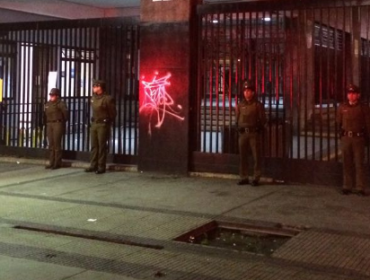 Carabineros desaloja toma sin estudiantes en el Instituto Nacional