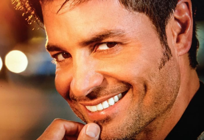 Hijo de Chayanne causa sensación en la web