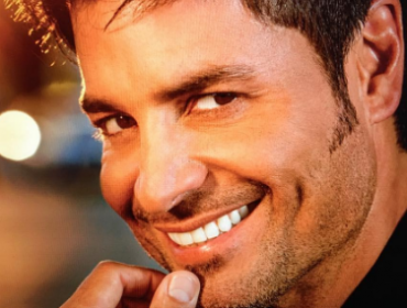 Hijo de Chayanne causa sensación en la web
