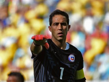 Claudio Bravo abandona la concentración de la Roja para viajar a Barcelona